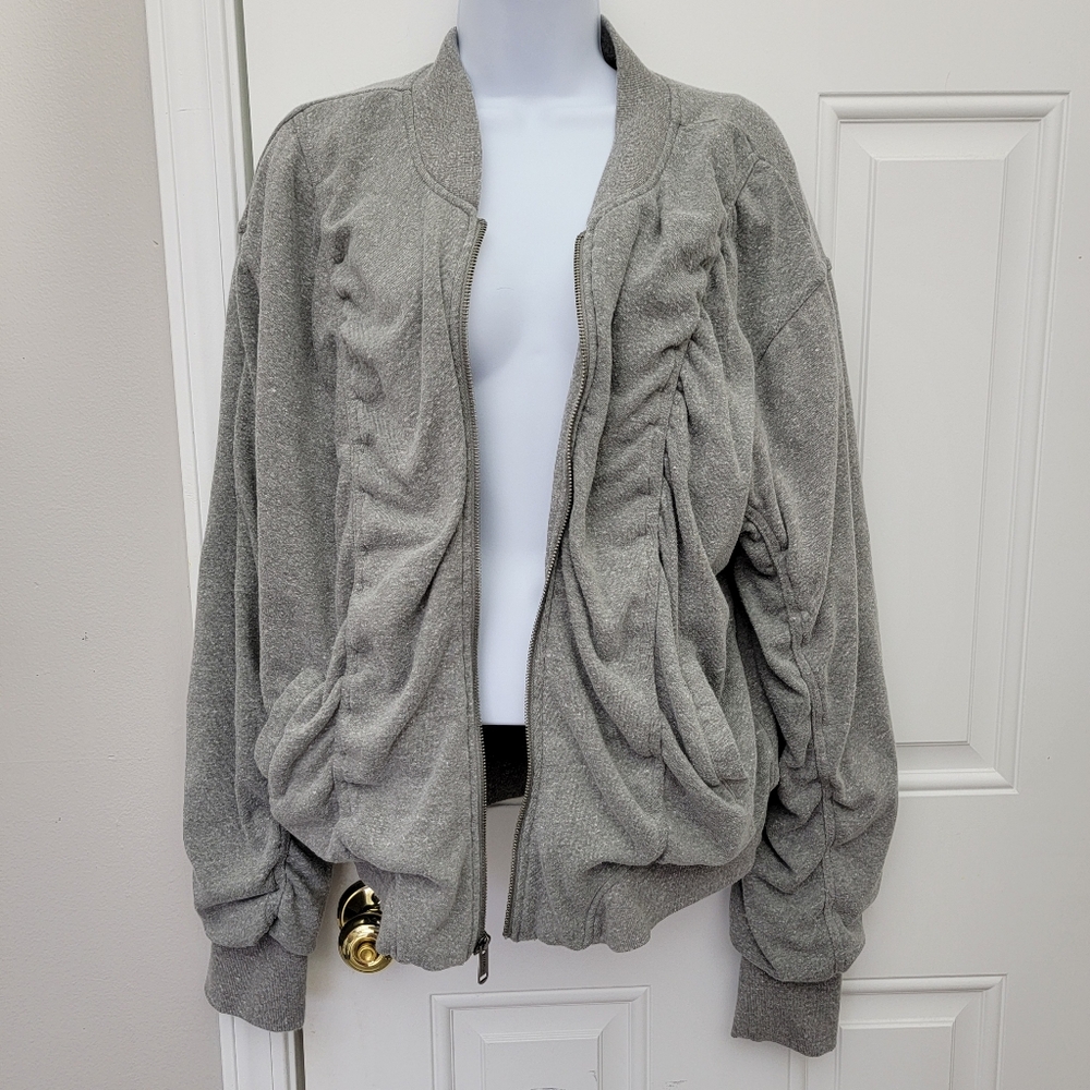 Birdiebee Ruffled Gray Full Zip Sweatshirt Bee Giving Heart Soft Cozy XL - Picture 2 of 15